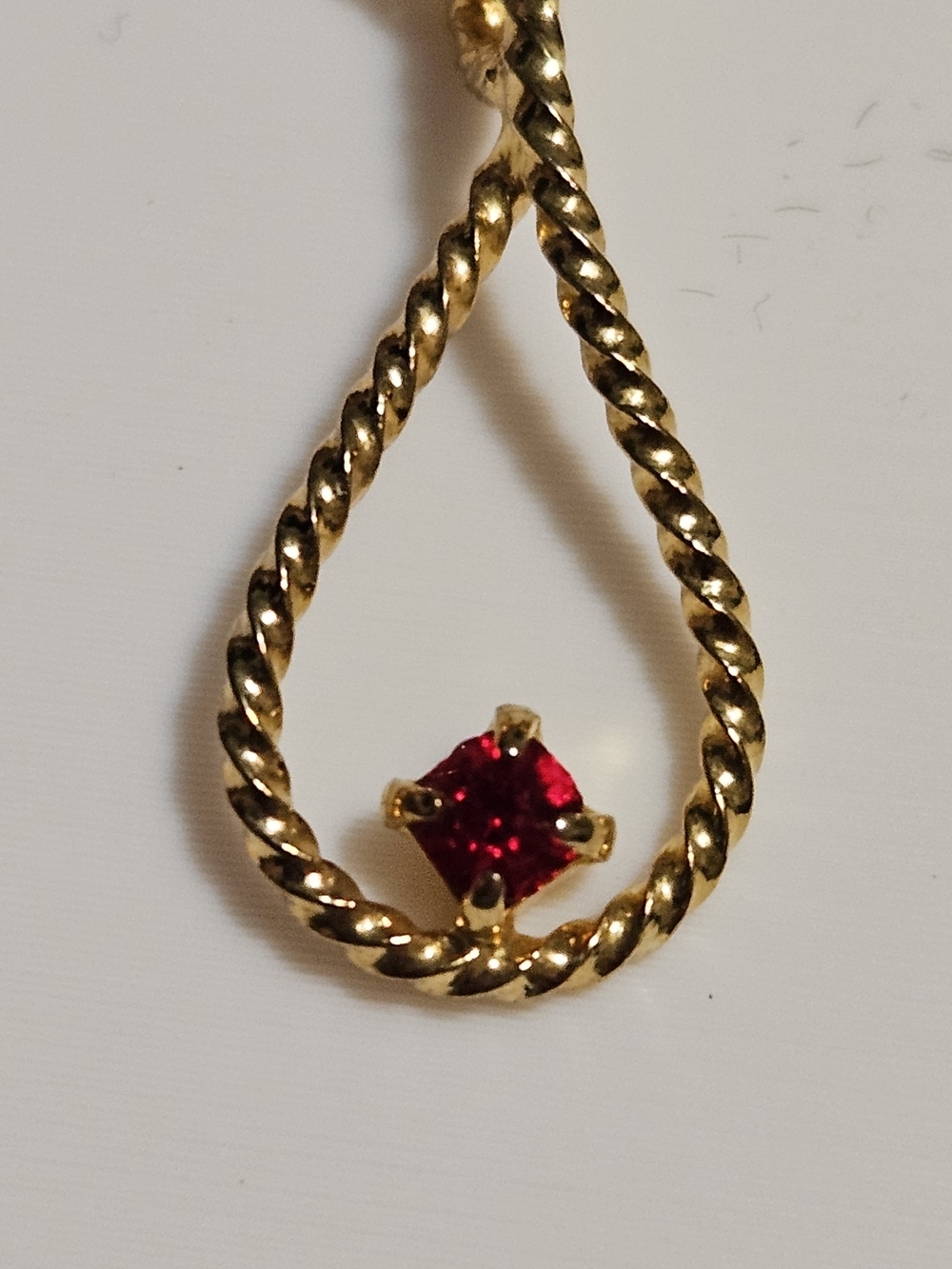 Avon Gold-Tone Twisted Teardrop Necklace with Red Stone. Chain 16"